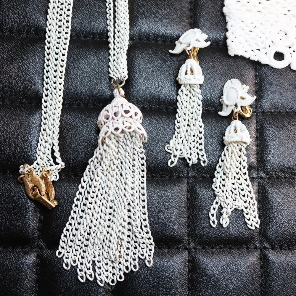 Vintage Monet "White Lace" Necklace & Earrings - Picture 9 of 11
